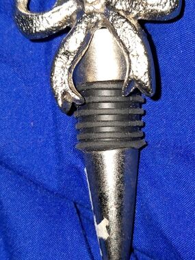 Decorative Bow Wine Bottle Stopper - Silver and Black